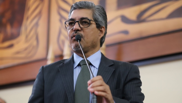 Edvaldo diz que tentativa do governo de mexer nas progressões da Educação é “ilegal” e “irregular”